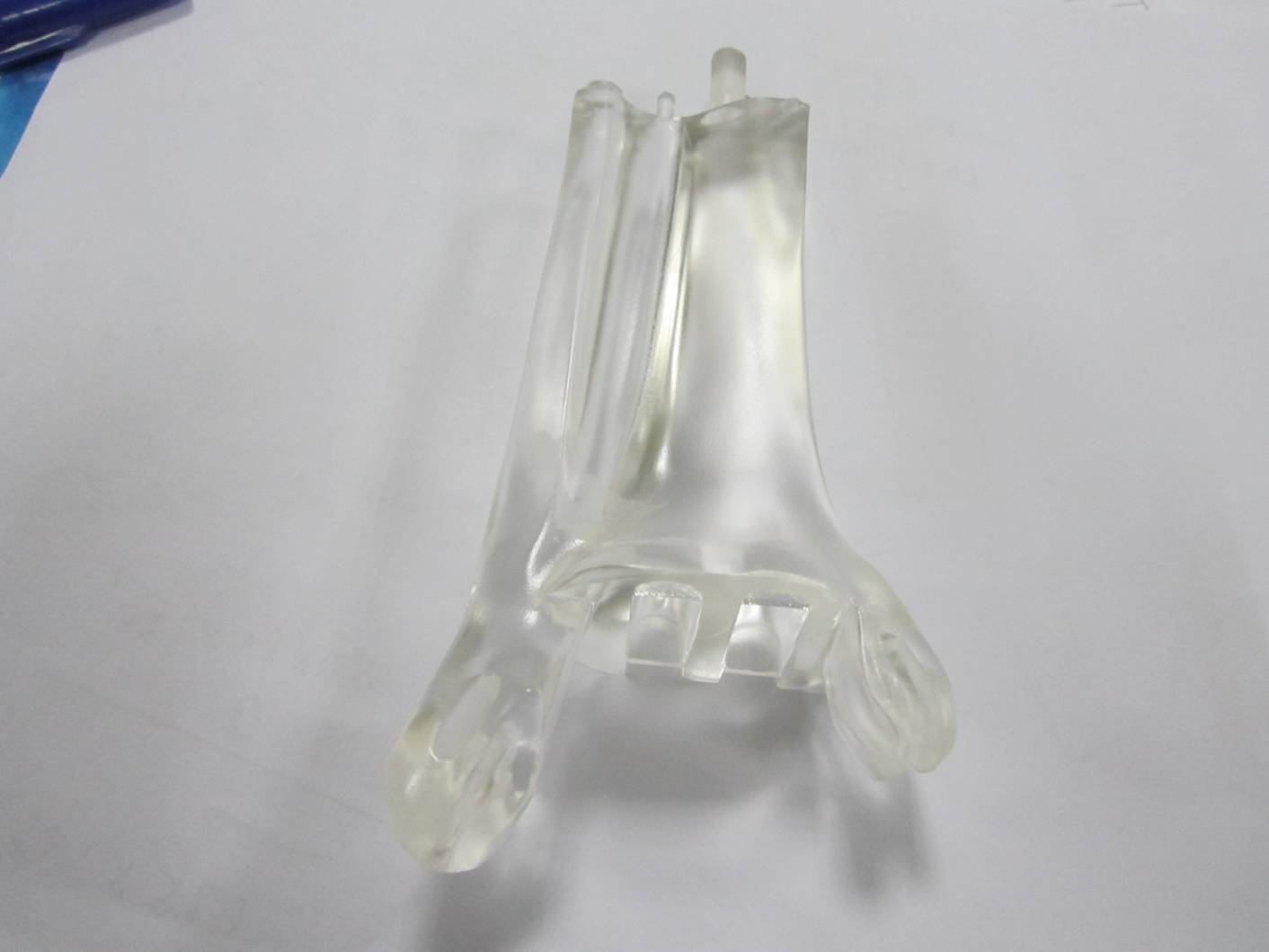 致天講解：水晶ab膠固化后看到固化塊里面有一絲絲的現(xiàn)象什么原因？